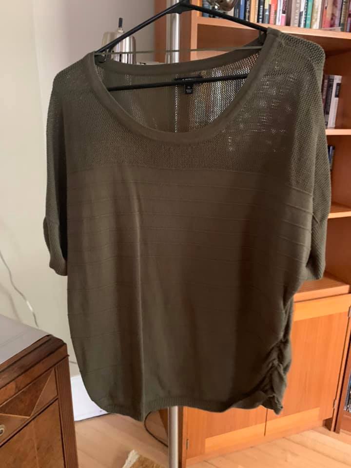 Women’s army green short sleeved sweater