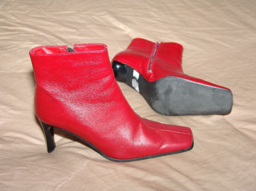 Women\'s Red Shoes/Boots Size 9-10