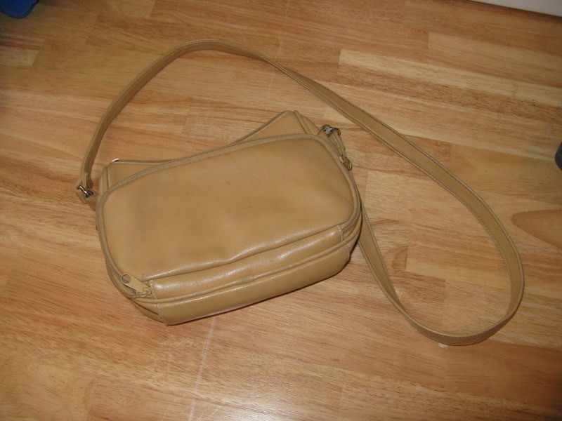 Women\'s tan handbag