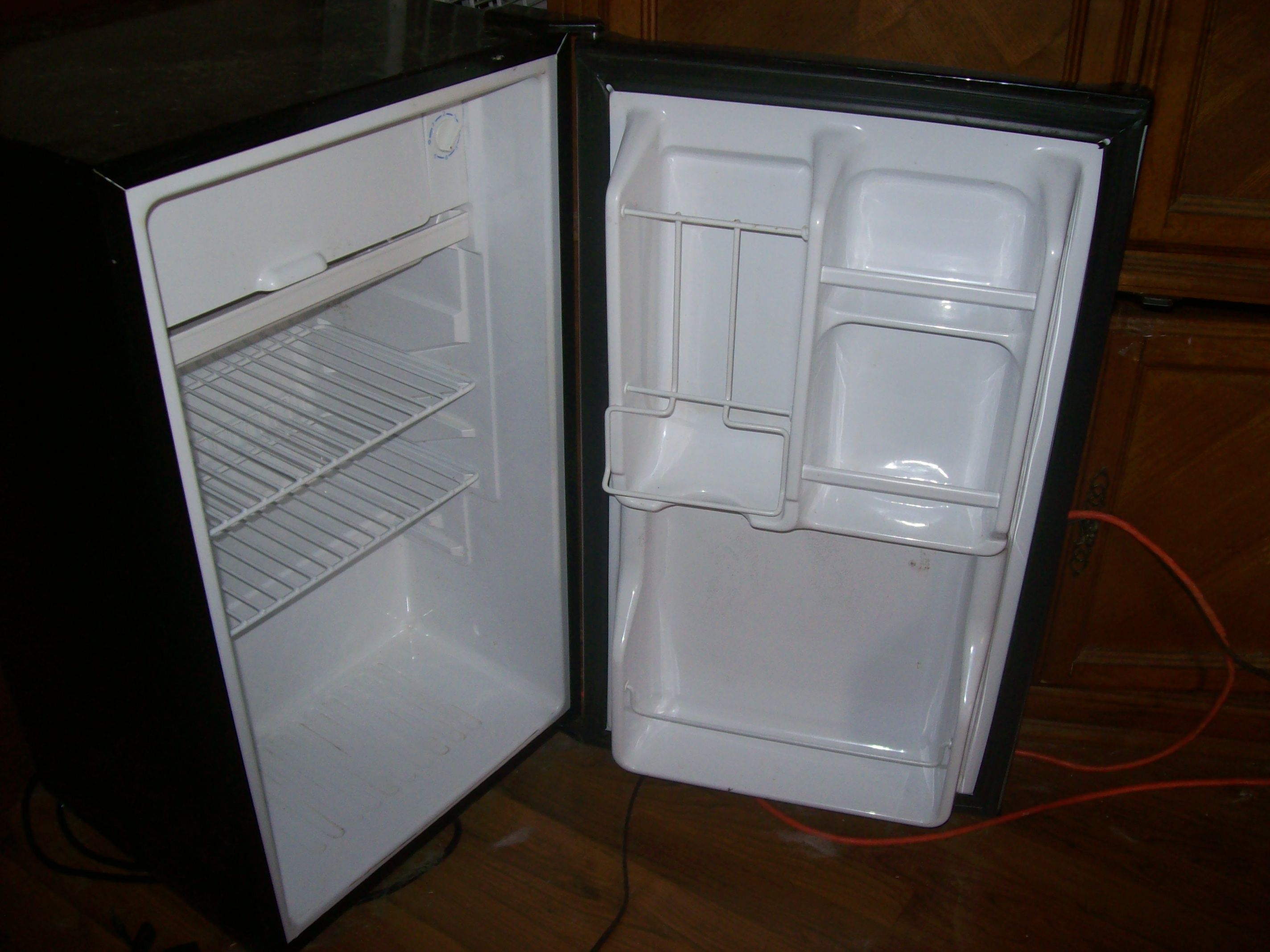 magic chef dorm size fridge