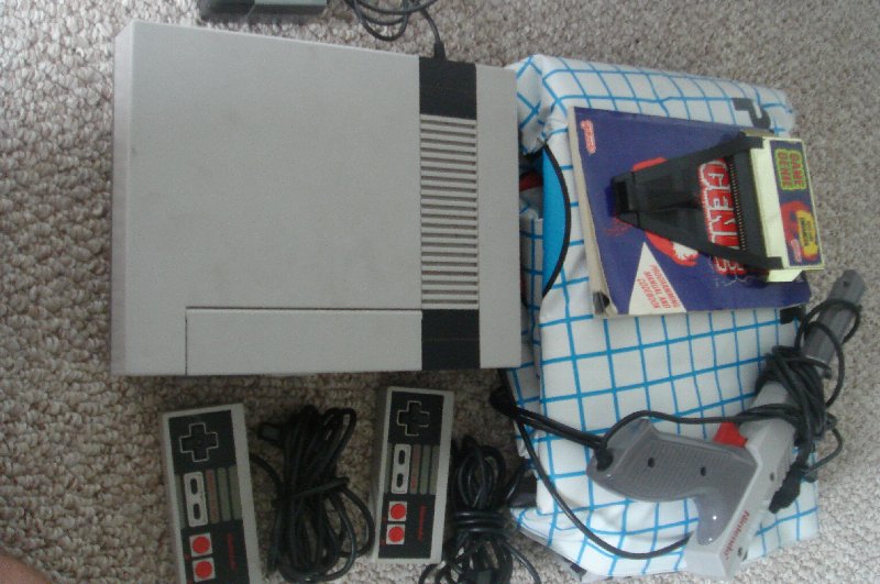 Nintendo NES System w/ Gun, Pad, 7 Game Genie
