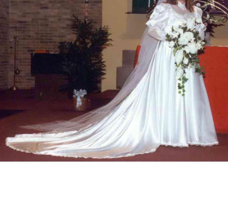 + Size Wedding Gown & Custom 3 tiered veil