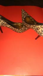 LEOPARD PRINT POINTED TOE PUMPS SIZE 6.5