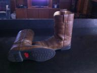 size 9D men brown justin boots