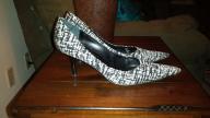 NINE WEST BLACK AND WHITE Pointed Toe HEELS Size 8.5M
