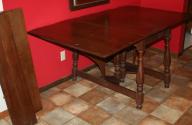 Antique cherry drop-leaf table with 2 leaves