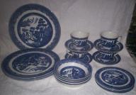 Blue Willow 27 pieces Collector Dishes