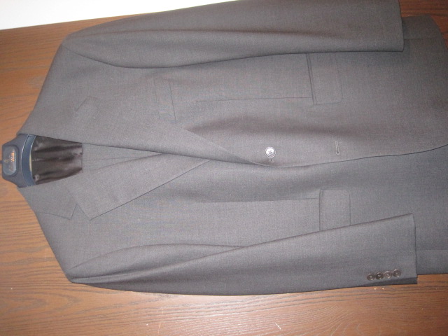 Brooks Brothers 346 Suit in GLEISURE's Yard Sale washington Court House, OH