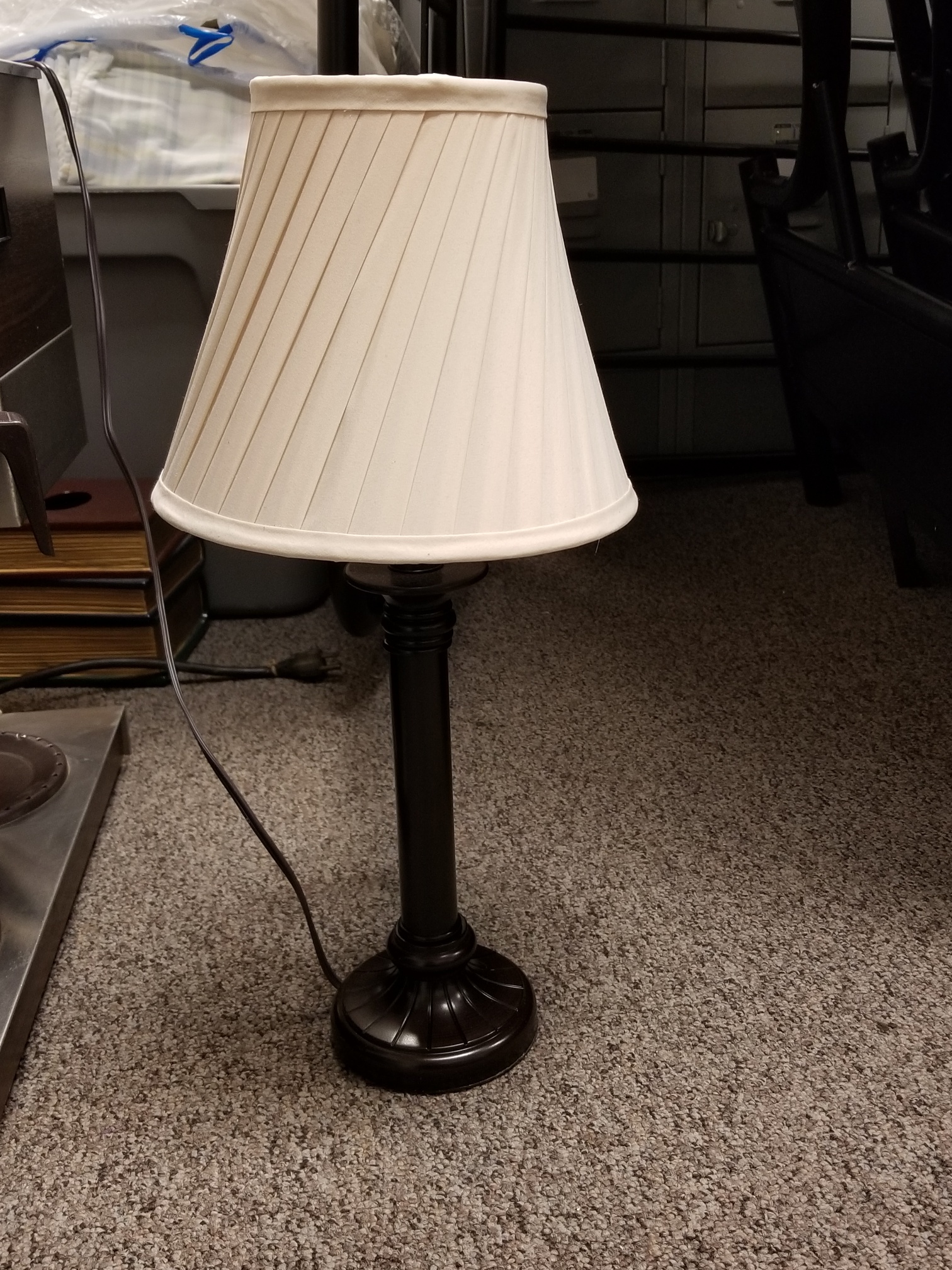 Small Lamp w/lamp shade